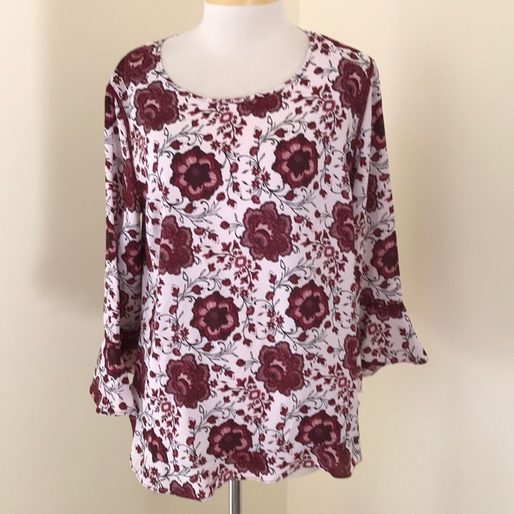 Market & Spruce large with ruffled hem with inserts.